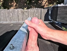 velký a tvrdý penis má plné koule už stříká množství sperma z rozhledny všechnu svoji mrdku do poslední kapky pouštím dolů korean gym gay porn