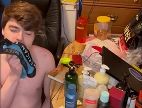 Sneaking Into My Step-Brother’s Room and Cumming on His Underthings teen uncaring porn chinese