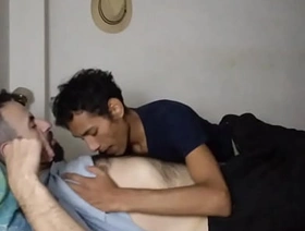 Chupando verga en la cama chinese gay piss porn