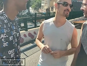 E o safado que estava caçando no minhocão e acabou levando pirocada de dois japan onsen gay porn