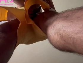 Gostoso de shorts na praia com a rola marcando korean gay porn sub