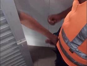 Putaria no vestiário gay porn hot hunk