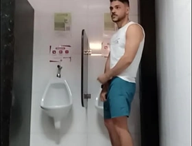 Safadeza no banheiro da academia indonesia gay porn hd