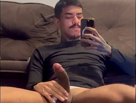 VAZOU novinho da rede vizinha mostrando o pauzao korean bj gay porn