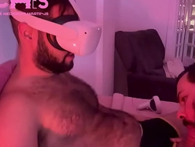 Peludo usa óculos de realidade virtual - VÍDEO completo no RED hot gay chinese porn