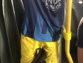 Boy no ônibus com a mala marcando trance gay japan porn