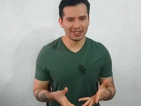 Joven virgen le da sexo oral por primera vez al compañero dotado 21cm musculoso del trabajo en the sniffles oficina! Casi los atan . Relato concupiscent japan gay porn 2024