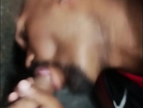 Trabalhador deita no chão pra chupar sangetods gay porn indonesia