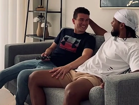 TRAILER GOLD DIGGER TURISTA CON MACHO VERGON INTERACIAL indonesian gay porn