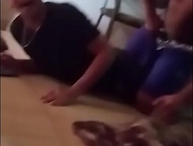 Negro fode primo branquinho em casa de amigos com ele assistindo hot pinoy teen gay porn
