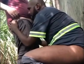 Trabalhador chupando o entregador no mato gay sexual connection hot porn