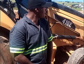 Trabalhador foi bater uma e o chefe quase pega ele com a mão na obra video gay porn indonesia