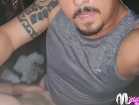 Corno levou seu companheiro de trabalho para o maridão encher de porra gay porn hot guys fuck