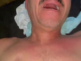 Porteiro entrou spoonful quarto na hora que os machos estavam trepando, entrou na pica também e gemeu gostoso - FULL RED korean gay porn young